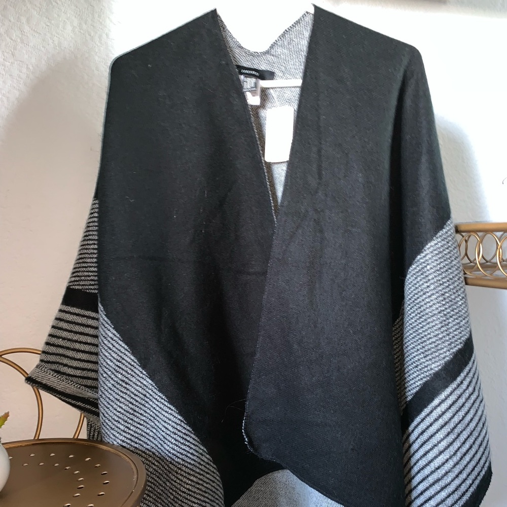 Poncho - Picture 2 of 4